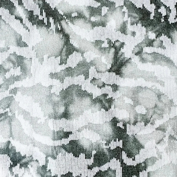 Fabletics Mari Seamless Long Sleeve Crop Top Size M Tiger Tie Dye Green White - Picture 4 of 4